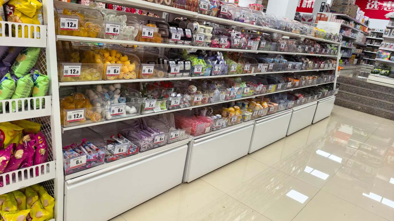 九成新零食货架出售，只用了一年