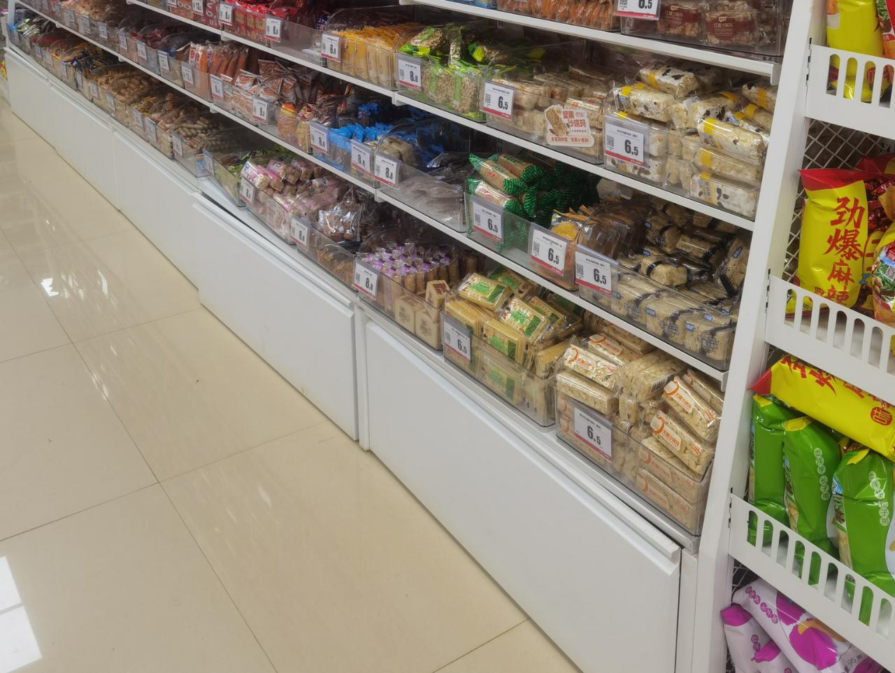九成新零食货架出售，只用了一年